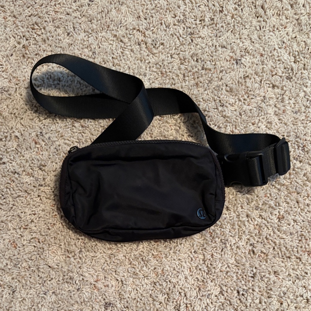 Lululemon Everywhere Belt Bag 1L